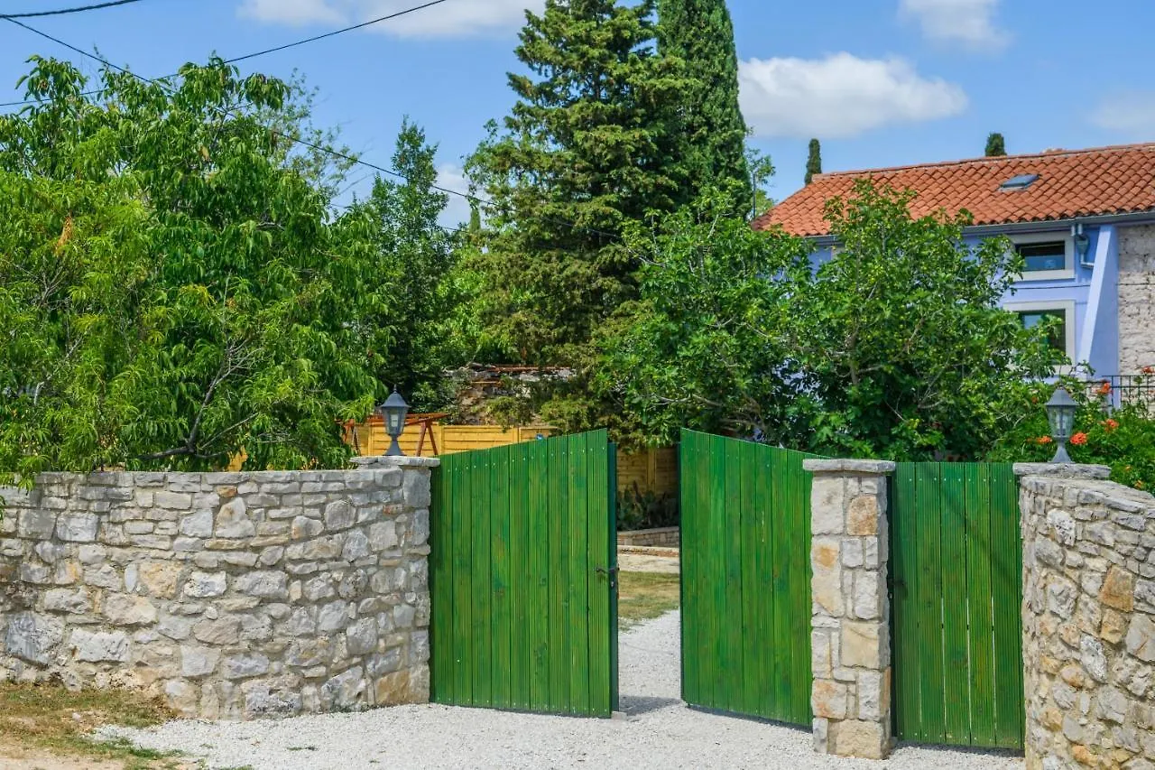 Rural Home Oriana Manjadvorci Holiday home